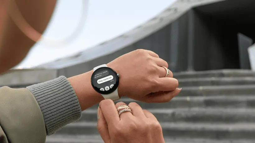 Google Pixel Watch LTE-Smartwatch als modisches Accessoire am Handgelenk